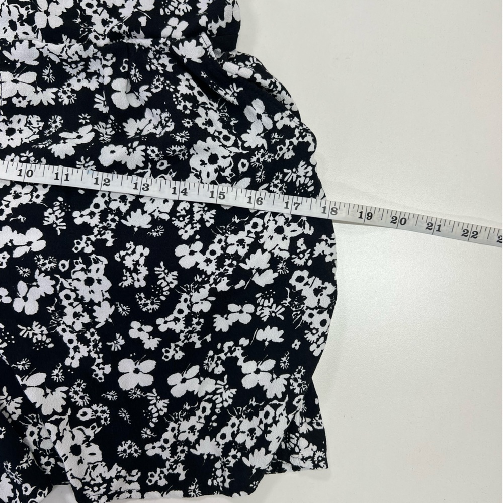 Express Black and White Floral Tie Back Romper Short Sleeve - Picture 6 of 12